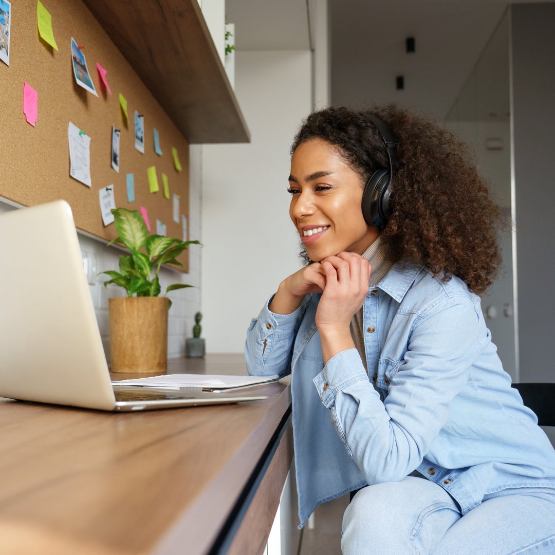 Image of Are you looking for ways to make extra income while working full-time? Here are 8 jobs you can try to generate more income. 